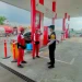 Aipda Fajar Bhabinkamtibmas Terminal 3 Bandara Soekarno-Hatta Sampaikan Pesan Kamtibmas Kepada Karyawan di Area SPBU